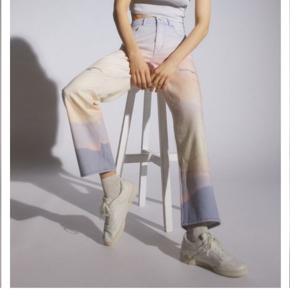 SOLD🚫Urban outfitters seagull ombré scenic cowboy jeans size 24 - Picture 3 of 7